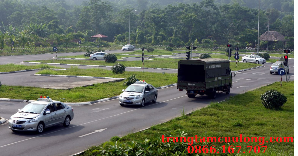 Sân tập xe thiết bị - học lái xe ô tô